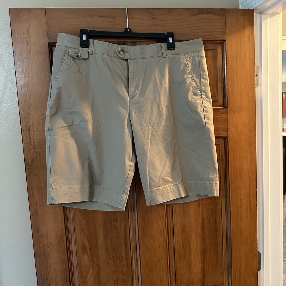 Ladies flat front Docker shorts